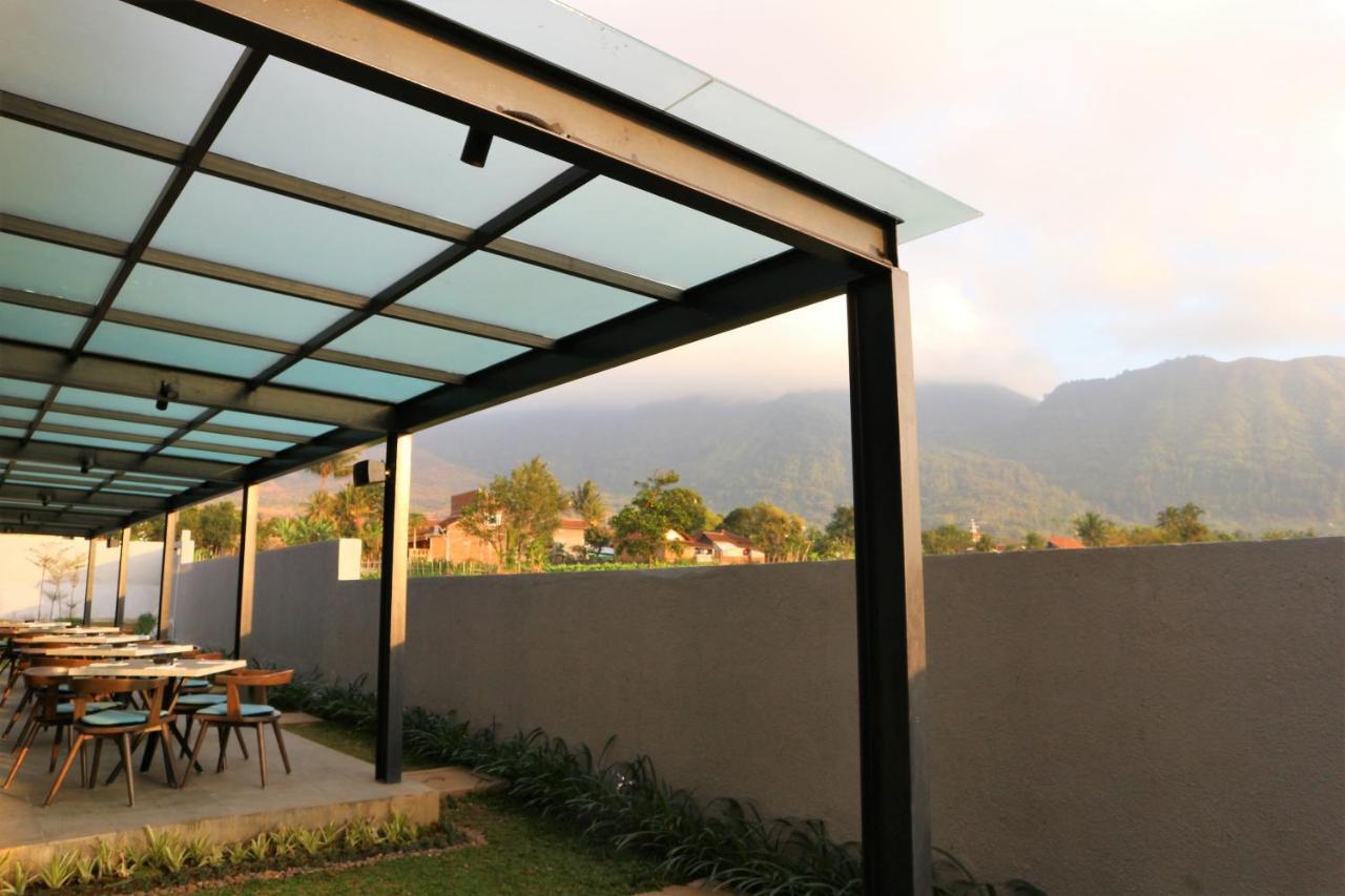 Hotel Santika Garut Esterno foto
